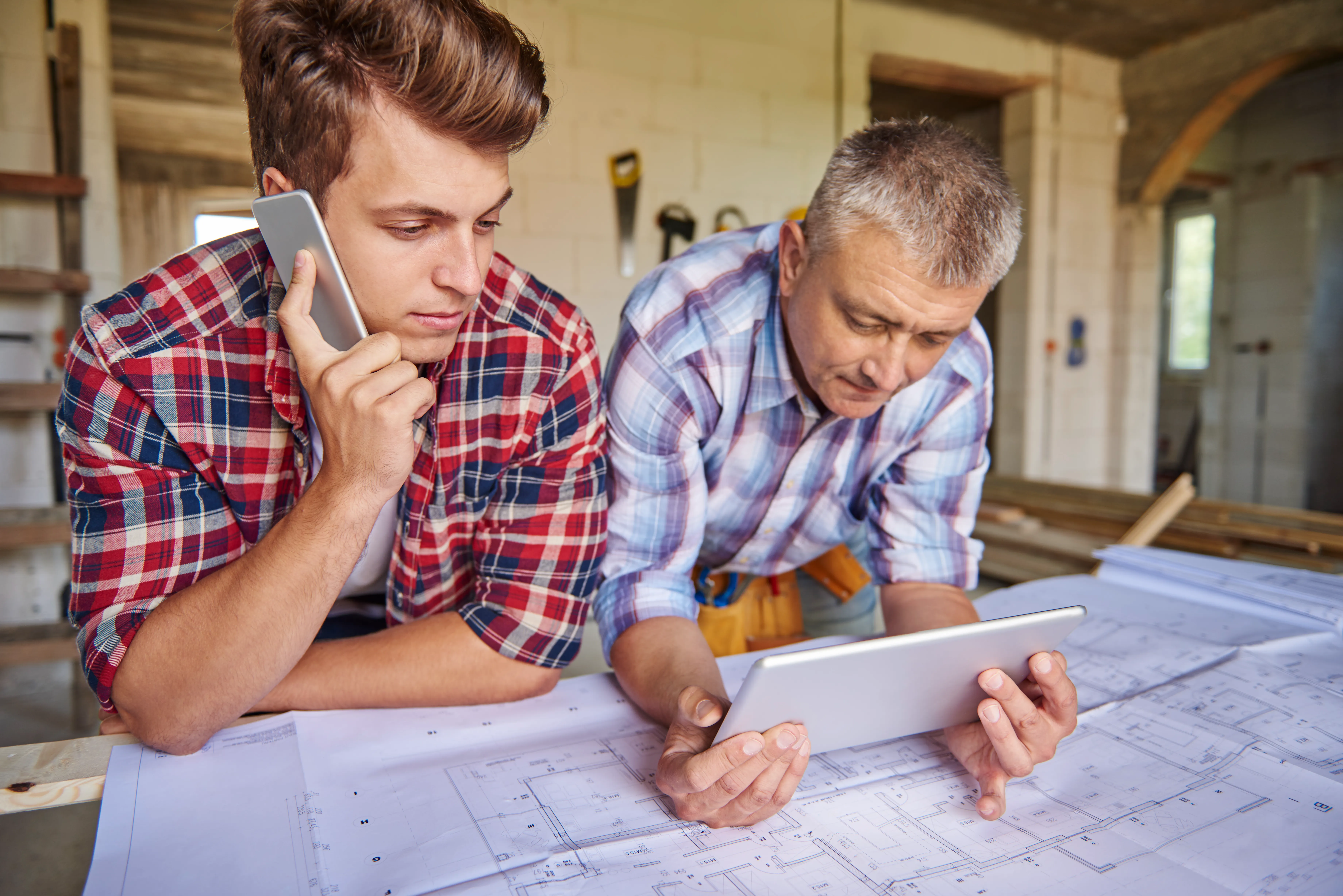 ADU Builders Dallas consulting with homeowners about backyard ADU construction plans